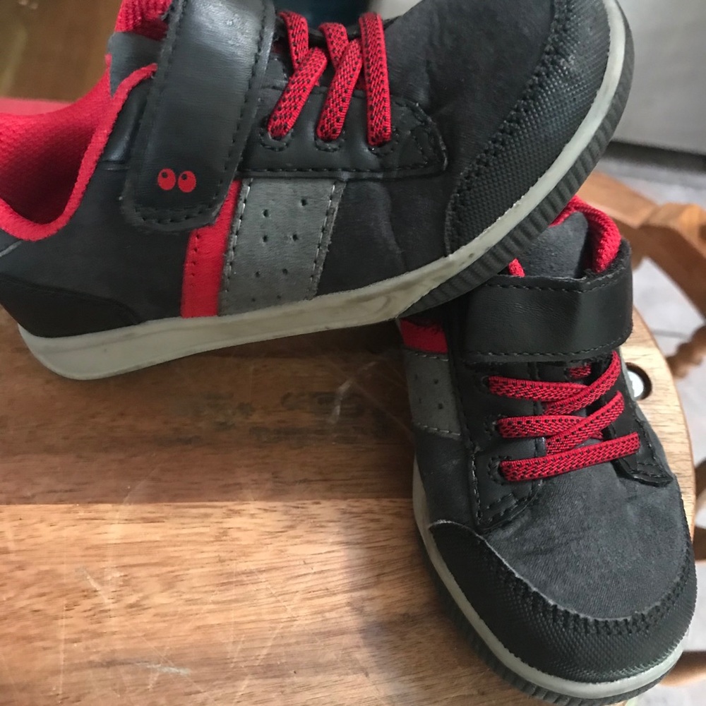 Shoes size 9